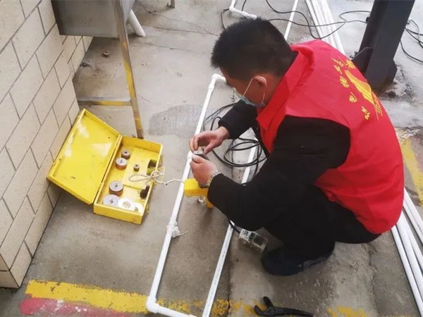 黨建凝聚紅色力量 愛(ài)心助學(xué)傳遞溫暖