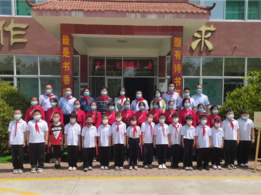 中土物業(yè)舉行愛心助學捐贈揭牌儀式